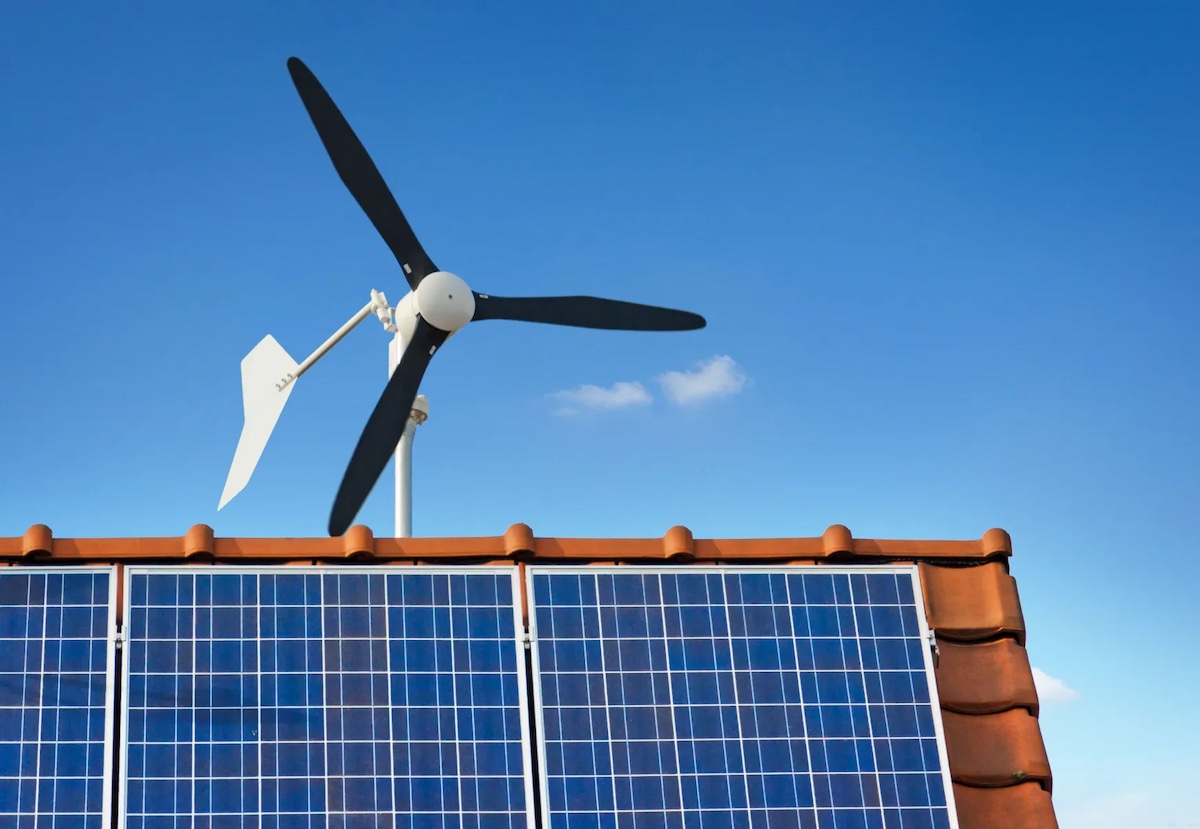 The Ultimate Guide to Wind Energy for Homeowners hero image